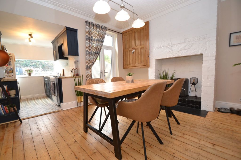 Property photo 2 of 19 Photograph 4