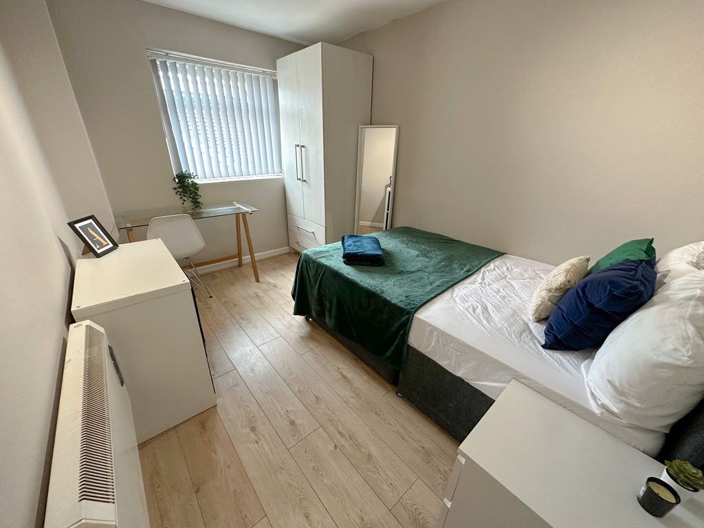 Property photo 2 of 11 1