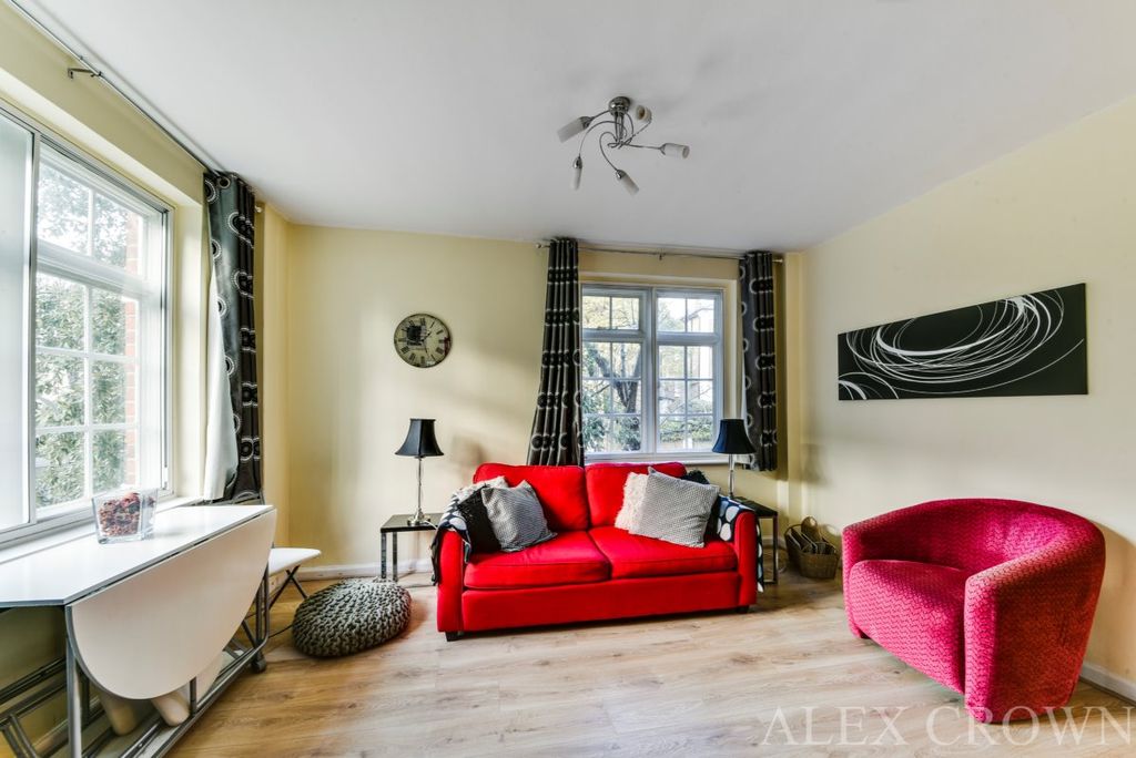 Property photo 3 of 12