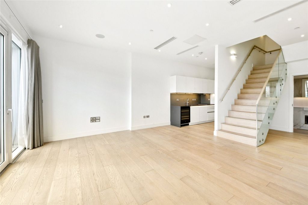 Property photo 3 of 17 Reception Room