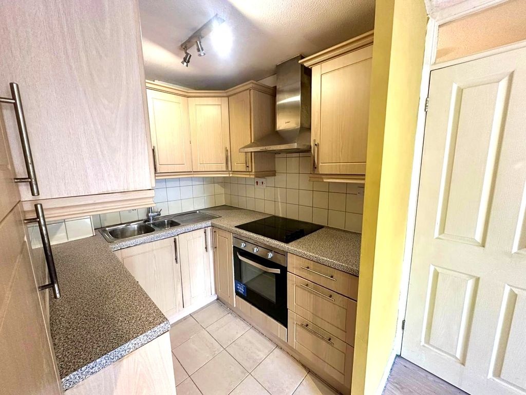 Property photo 2 of 11 Kitchen