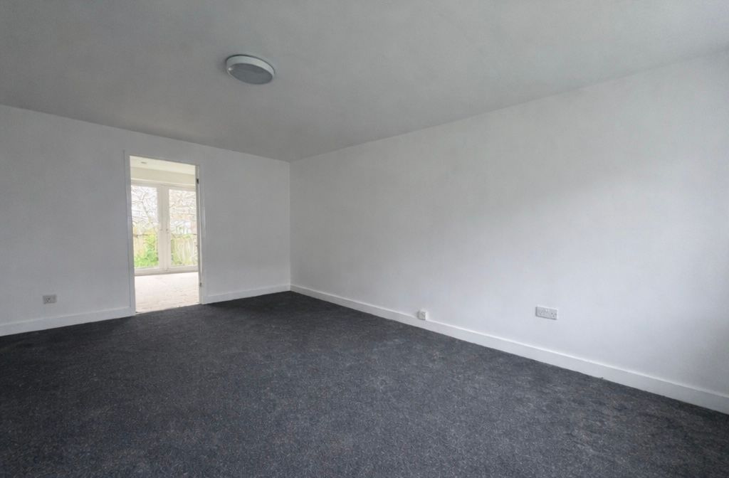 Property photo 2 of 8 Living Room