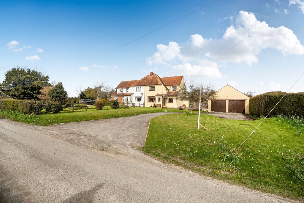 Property photo 2 of 22