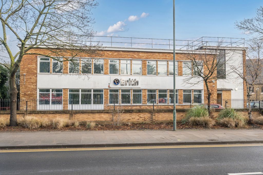 Property photo 1 of 10 Photo 9