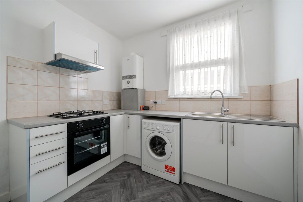 Property photo 2 of 14 Picture No. 15