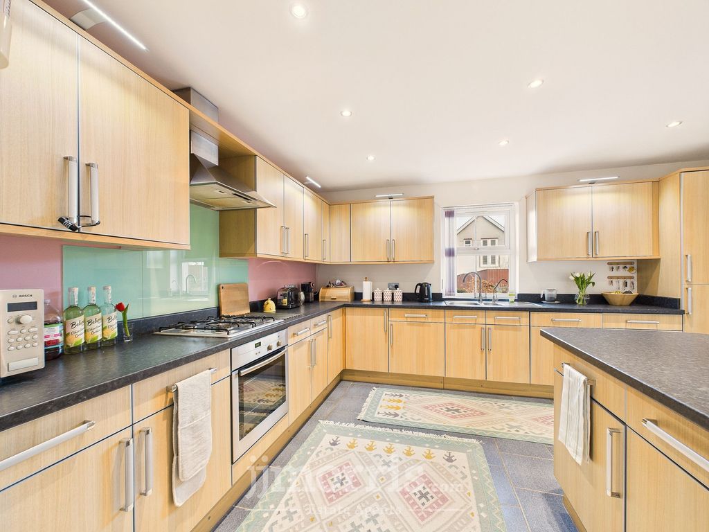 Property photo 3 of 35