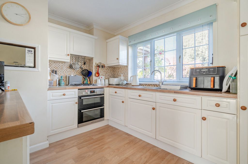 Property photo 3 of 16 Kitchen