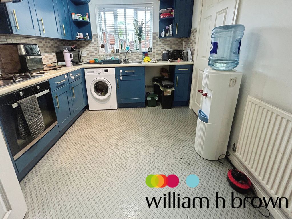 Property photo 2 of 8 Kitchen