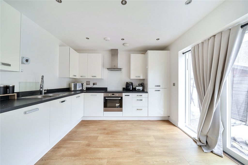 Property photo 2 of 19 Picture No. 04