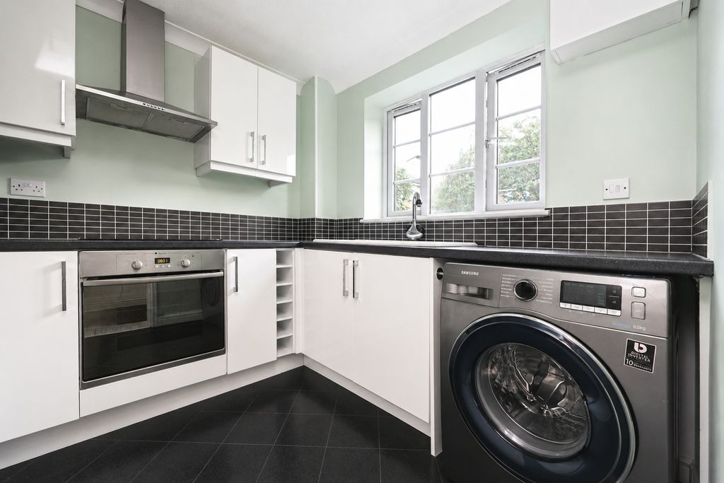 Property photo 2 of 17 5423082