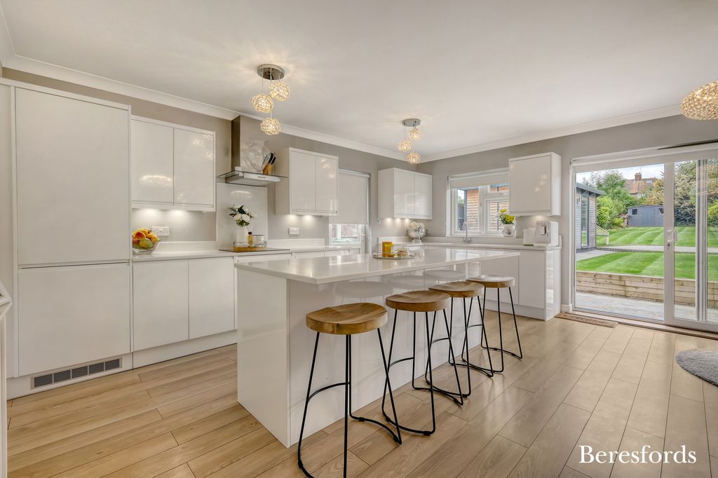 Property photo 2 of 45 Picture No. 37