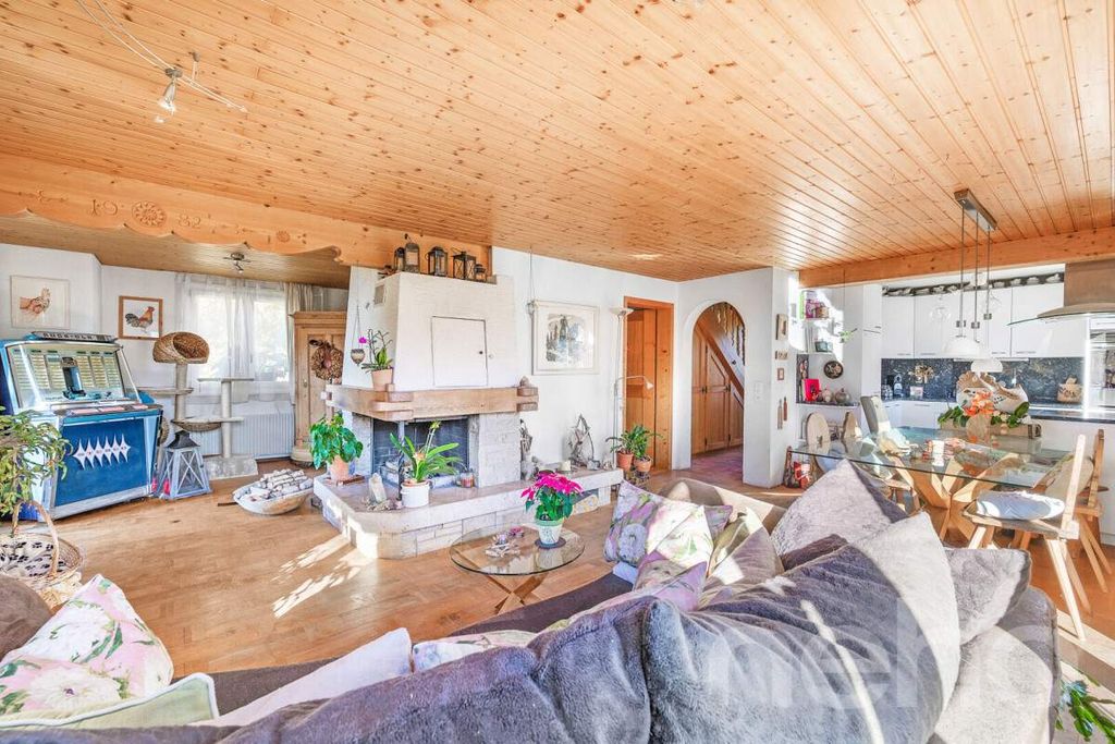 Property photo 3 of 12