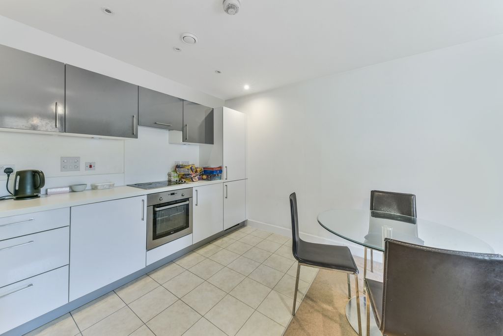 Property photo 3 of 16 Nelson Walk, St Andr