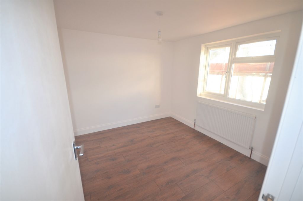 Property photo 3 of 6 Gallery