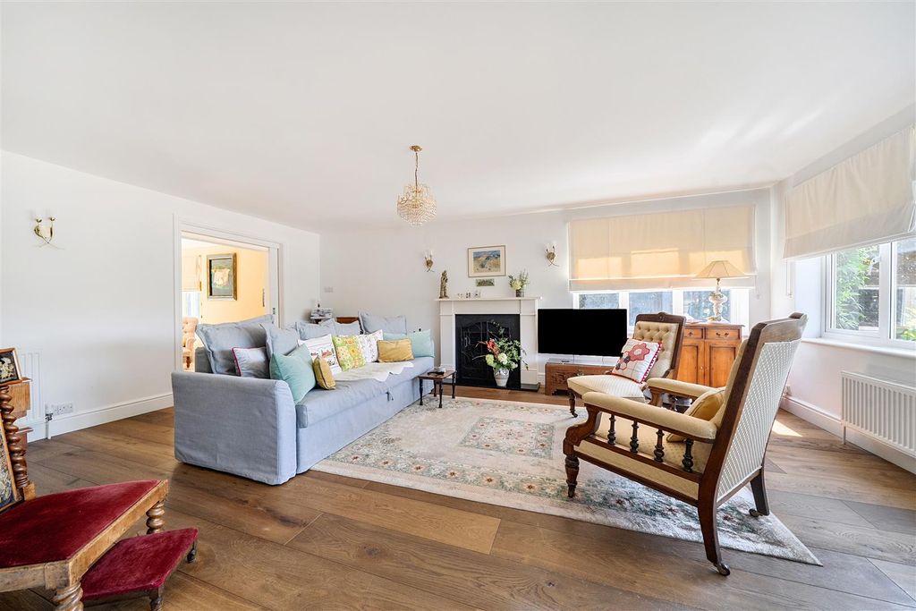 Property photo 3 of 19 1468770-11-6A6A1A3Db2A9A.Jpg