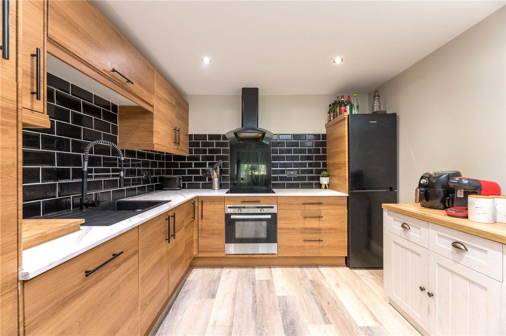 Property photo 3 of 27 Kitchen