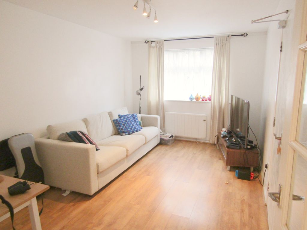 Property photo 1 of 9 Living Room