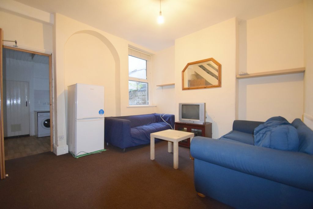 Property photo 1 of 7 Photo 9