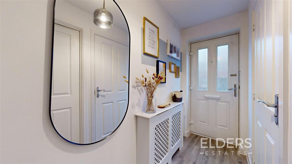 Property photo 3 of 13 Entrance Hall