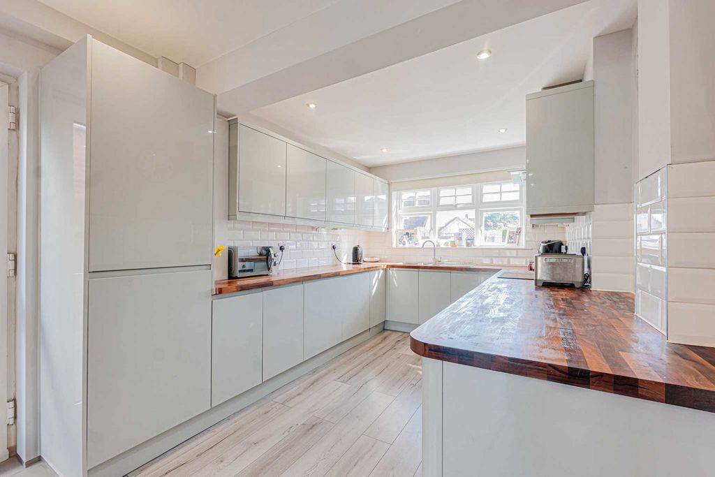 Property photo 2 of 29