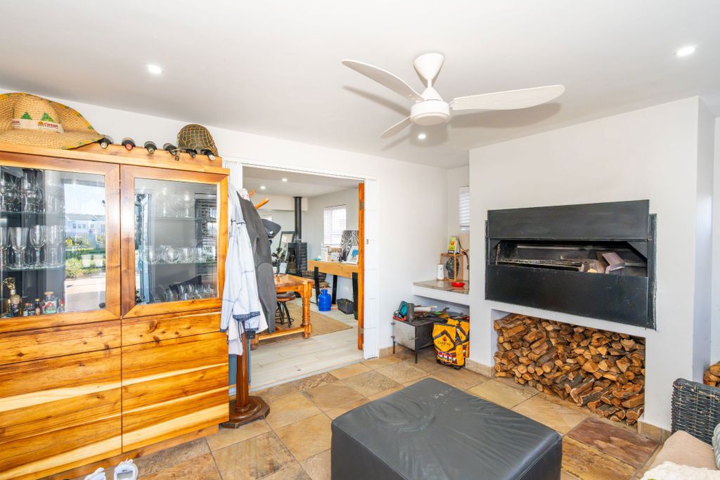 Property photo 3 of 40