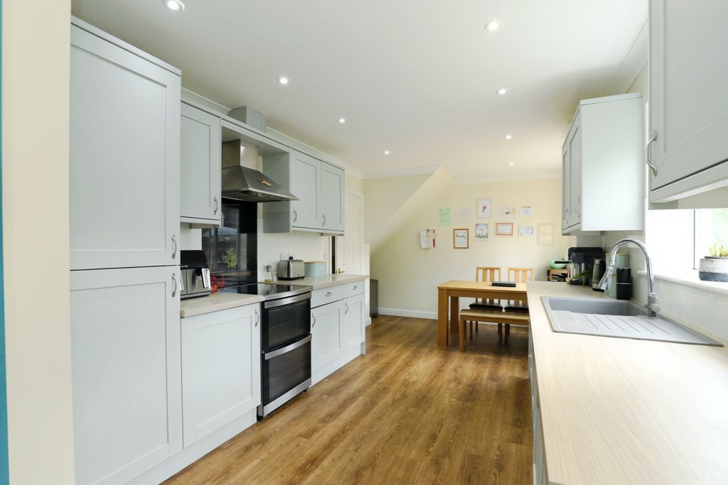 Property photo 3 of 20 Kitchen/Diner