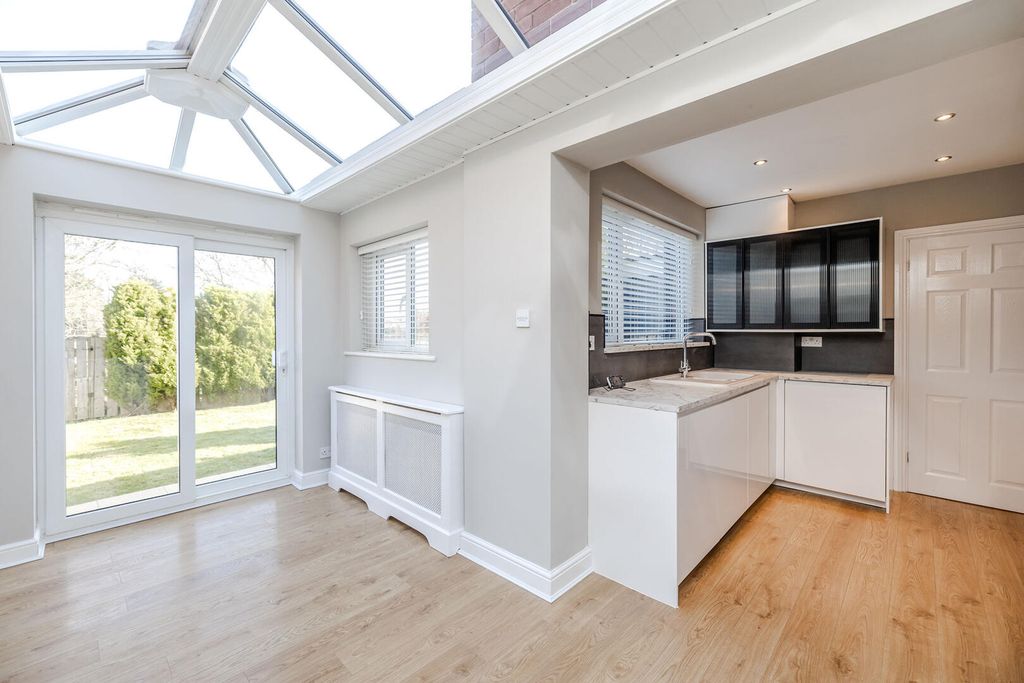 Property photo 3 of 27 Dining