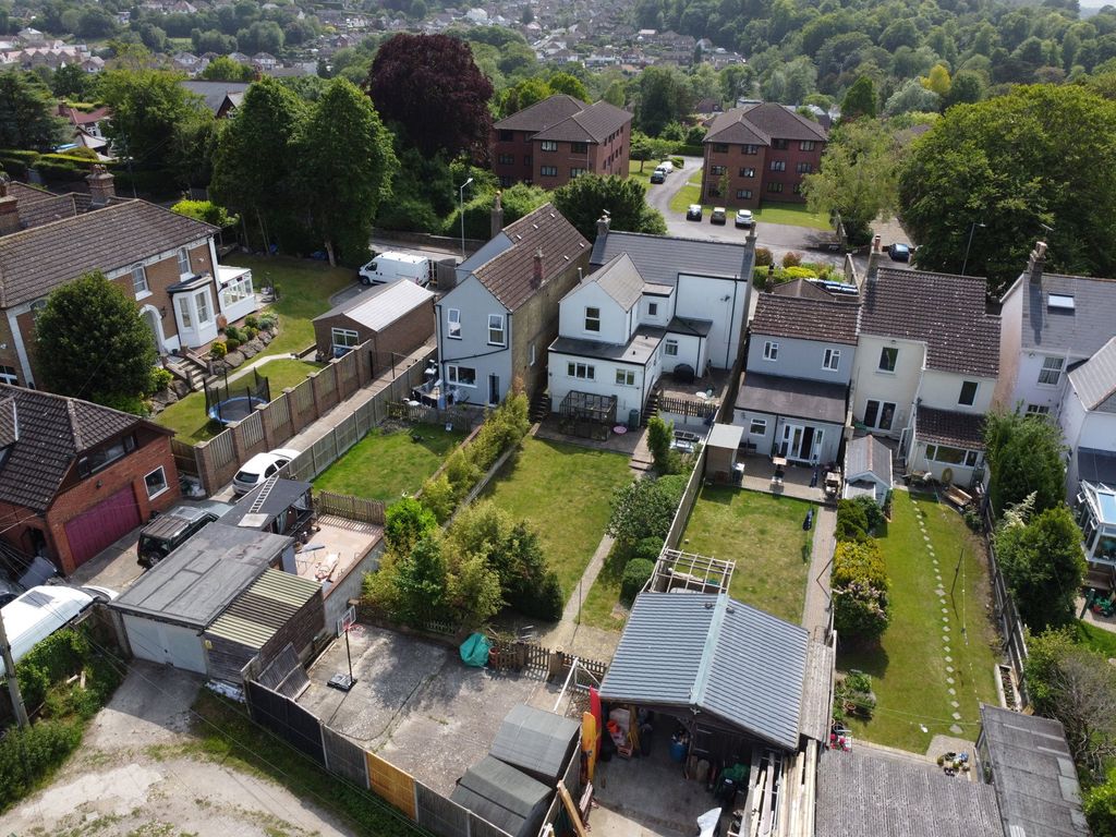 Property photo 3 of 31