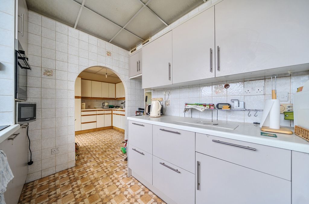 Property photo 3 of 20 1408473-9-698503d...