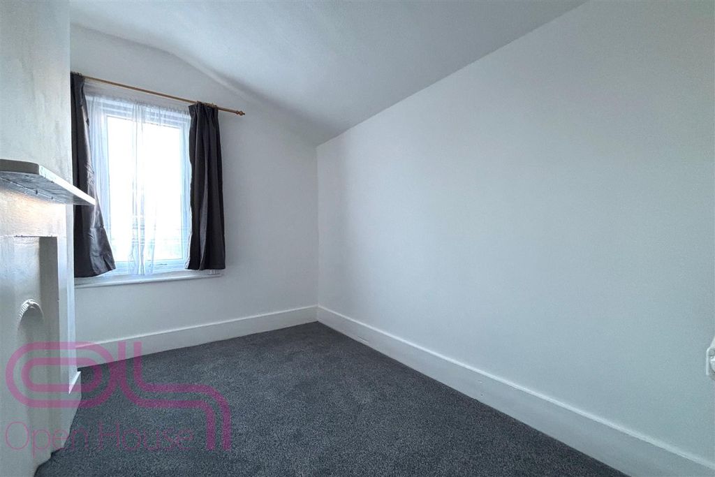 Property photo 3 of 9 Inwood Road - Studynursery.Jpg