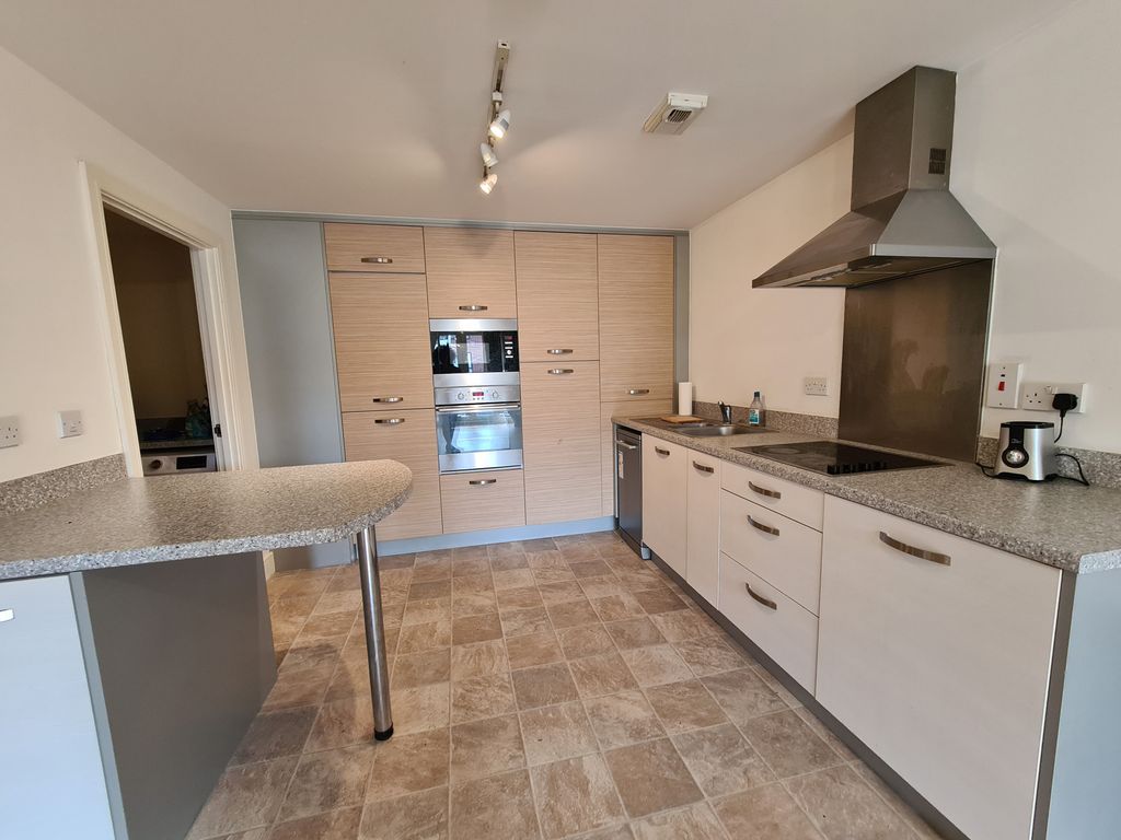 Property photo 2 of 6 Kitchen