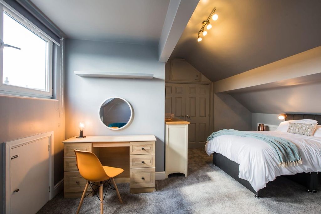 Property photo 3 of 15 Room 4