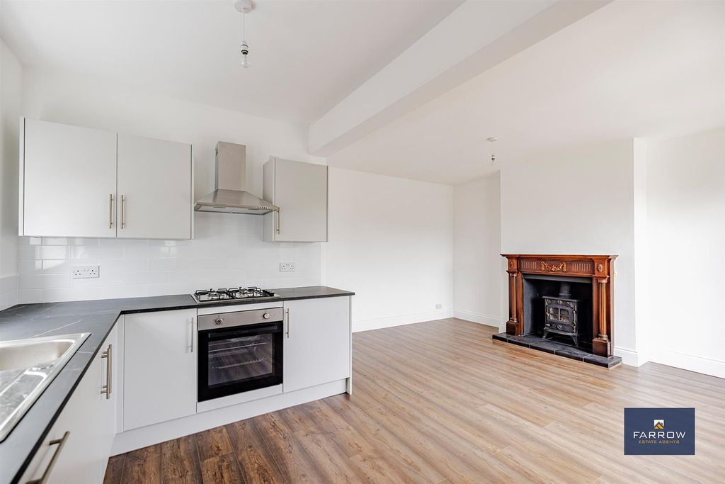 Property photo 3 of 28 Kitchen / Diner