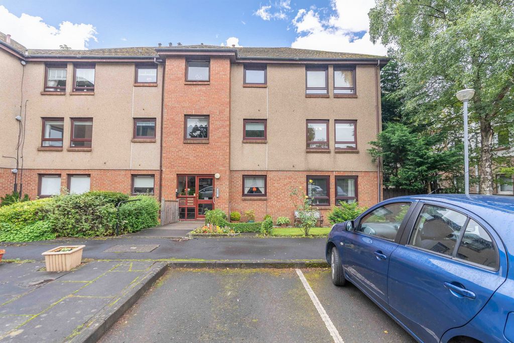 Property photo 1 of 25 2 Bedroom Flat For Sale