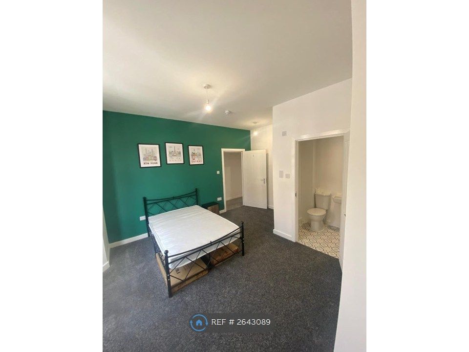 Property photo 1 of 8 Room 1 En Suite Currently Available