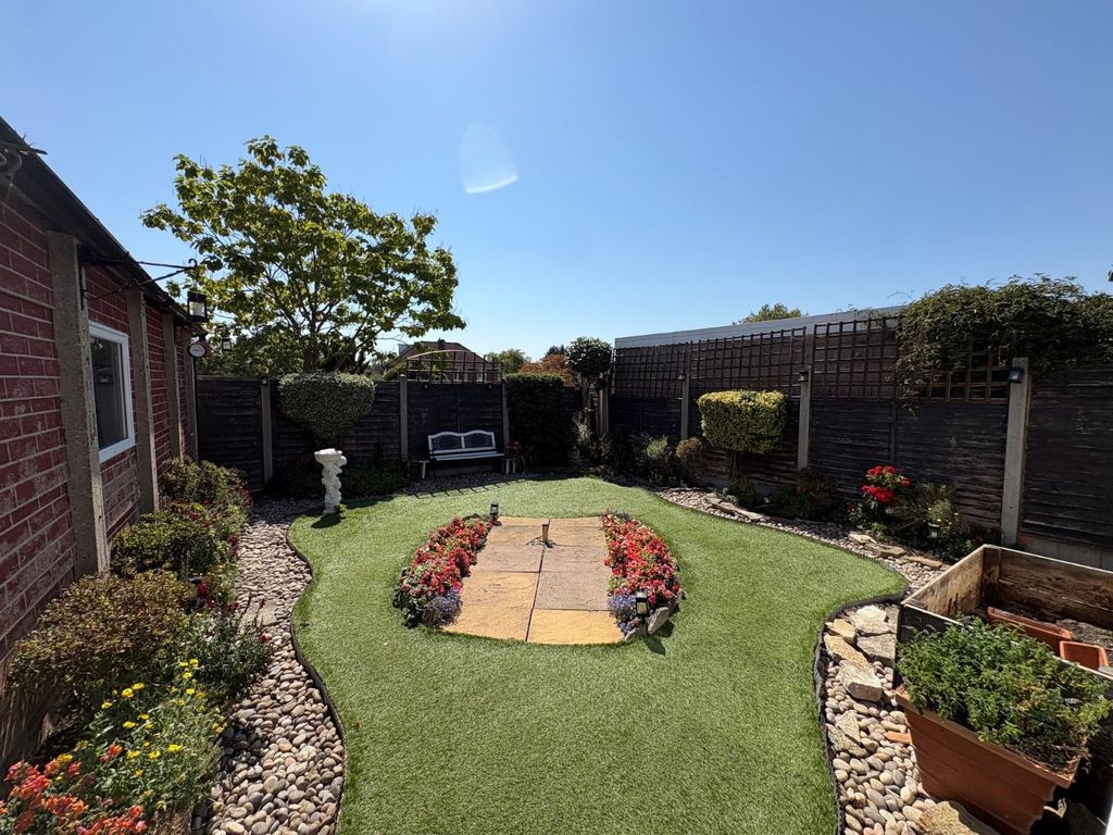 Property photo 2 of 12 Picture No. 21