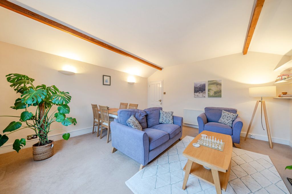 Property photo 2 of 6 1529988-9-6Ac6641...