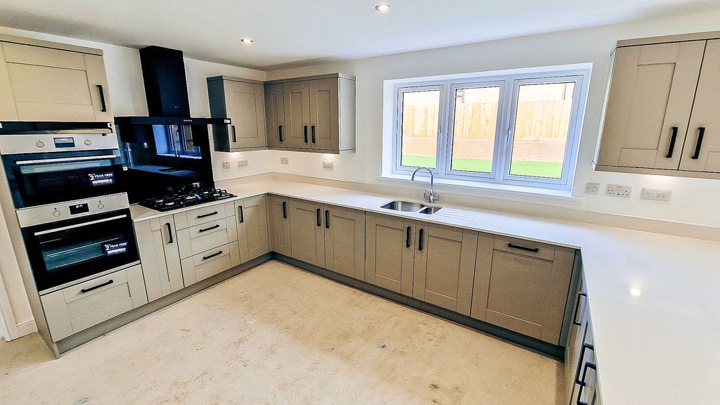 Property photo 2 of 19 Photo 4