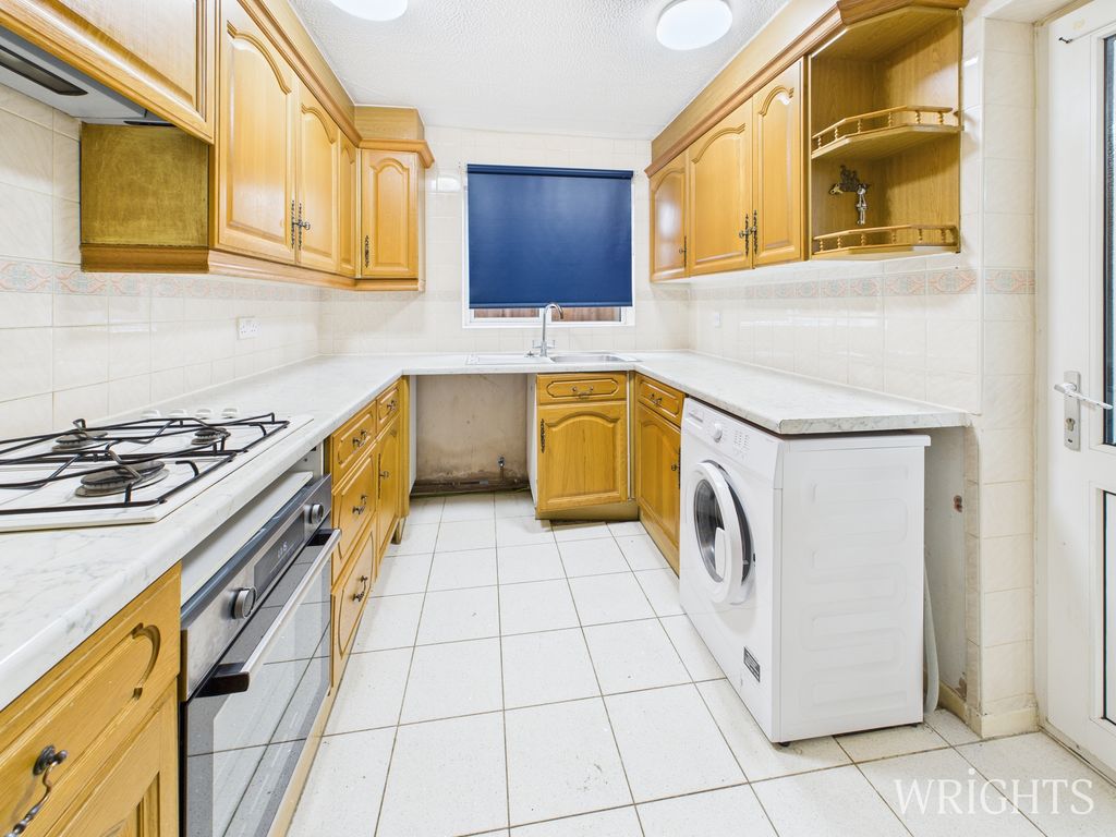 Property photo 3 of 14 Cam05659G0-Pr0059-Still006