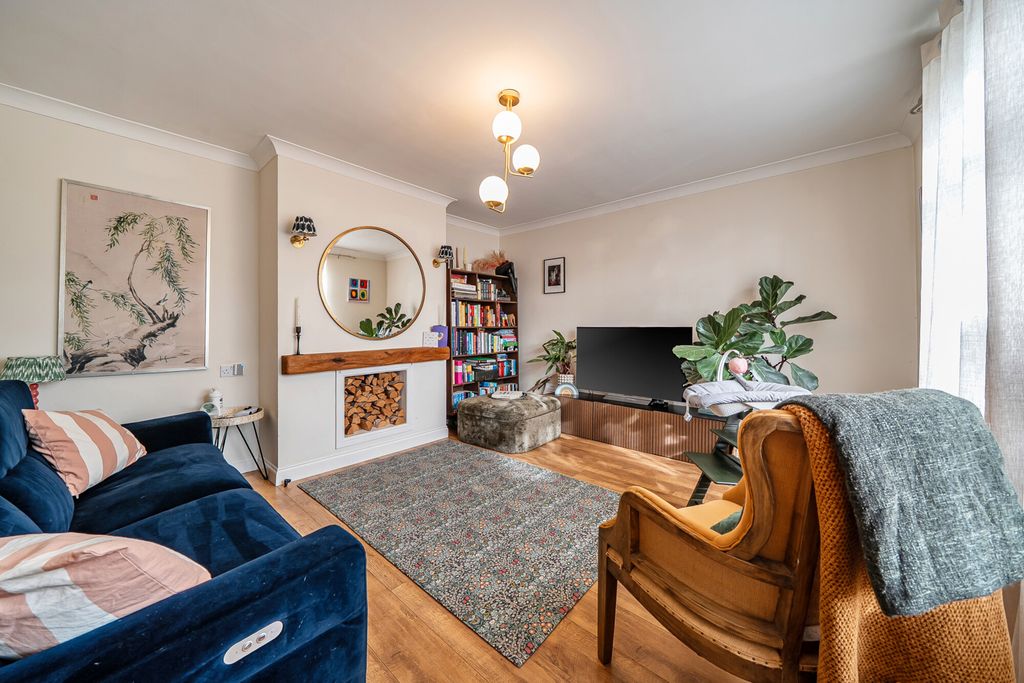 Property photo 2 of 20 1415689-2-699470F...