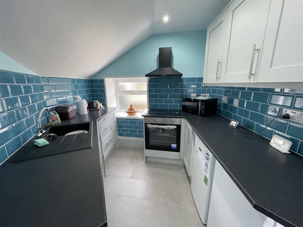Property photo 3 of 33