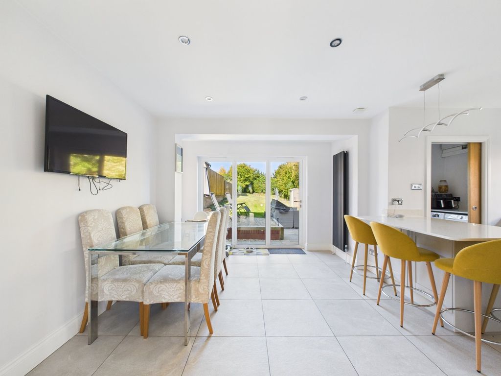 Property photo 3 of 16 Breakfast Room
