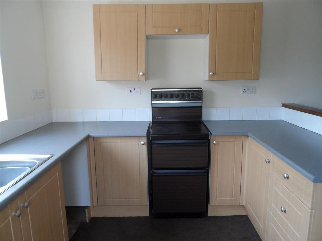 Property photo 2 of 10 Kitchen