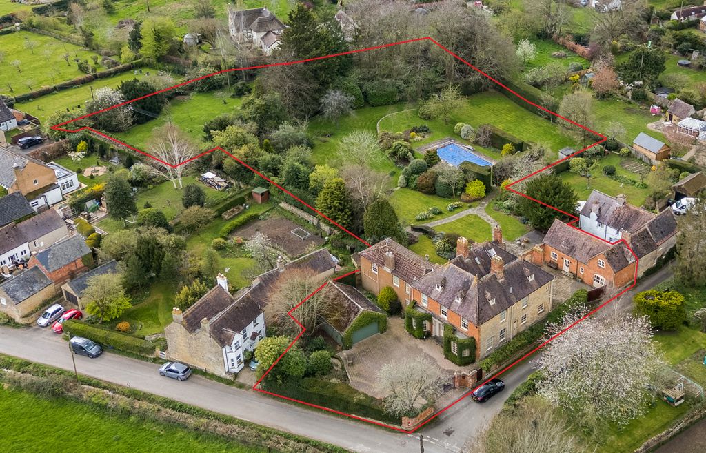 Property photo 2 of 24