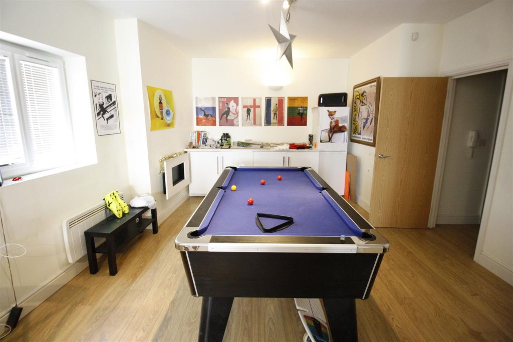 Property photo 1 of 19 10 Russel Court (5).Jpg