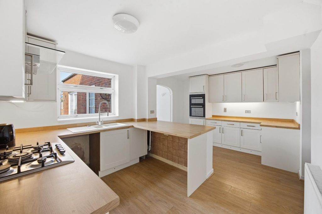 Property photo 3 of 24 Kitchen/Diner