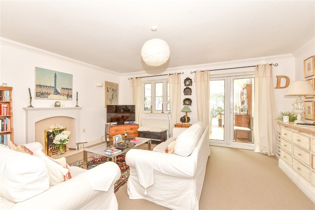 Property photo 3 of 11 Sitting Room