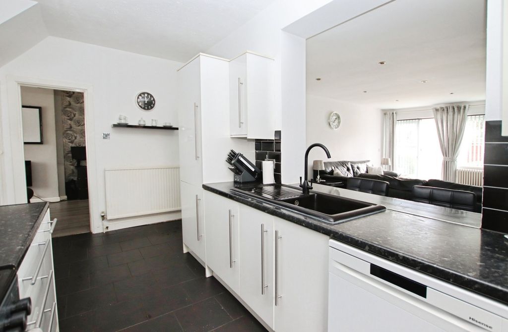 Property photo 3 of 27 4267873
