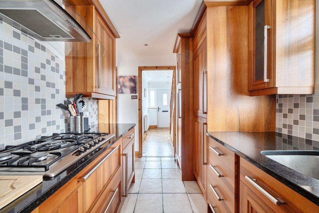 Property photo 3 of 25 1403659-8-6977512...