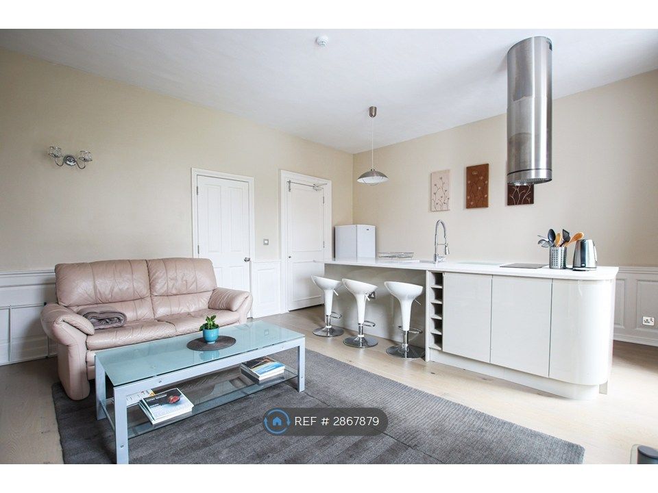 Property photo 2 of 7 Lounge/Kitchen